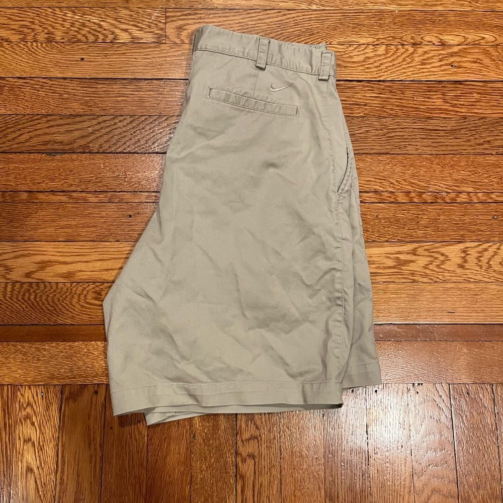 Nike golf shorts‎